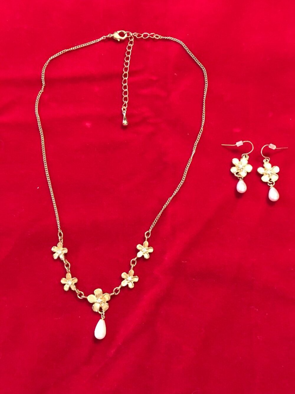Vintage Avon Gold Blossom with Rhinestone Center and Pearl Pendant & Earrings